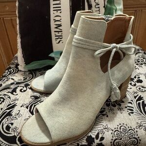 Womens Open-Toe Ankle Booties in Light Blue Denim